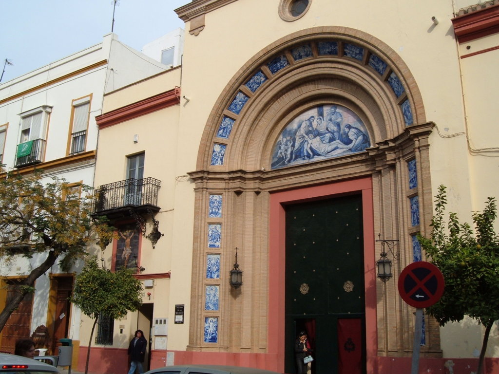 D00037. Artículo. La fachada de la iglesia del Santísimo Cristo de la Expiración (El Cachorro), en Sevilla. Textos propios de retablo cerámico.