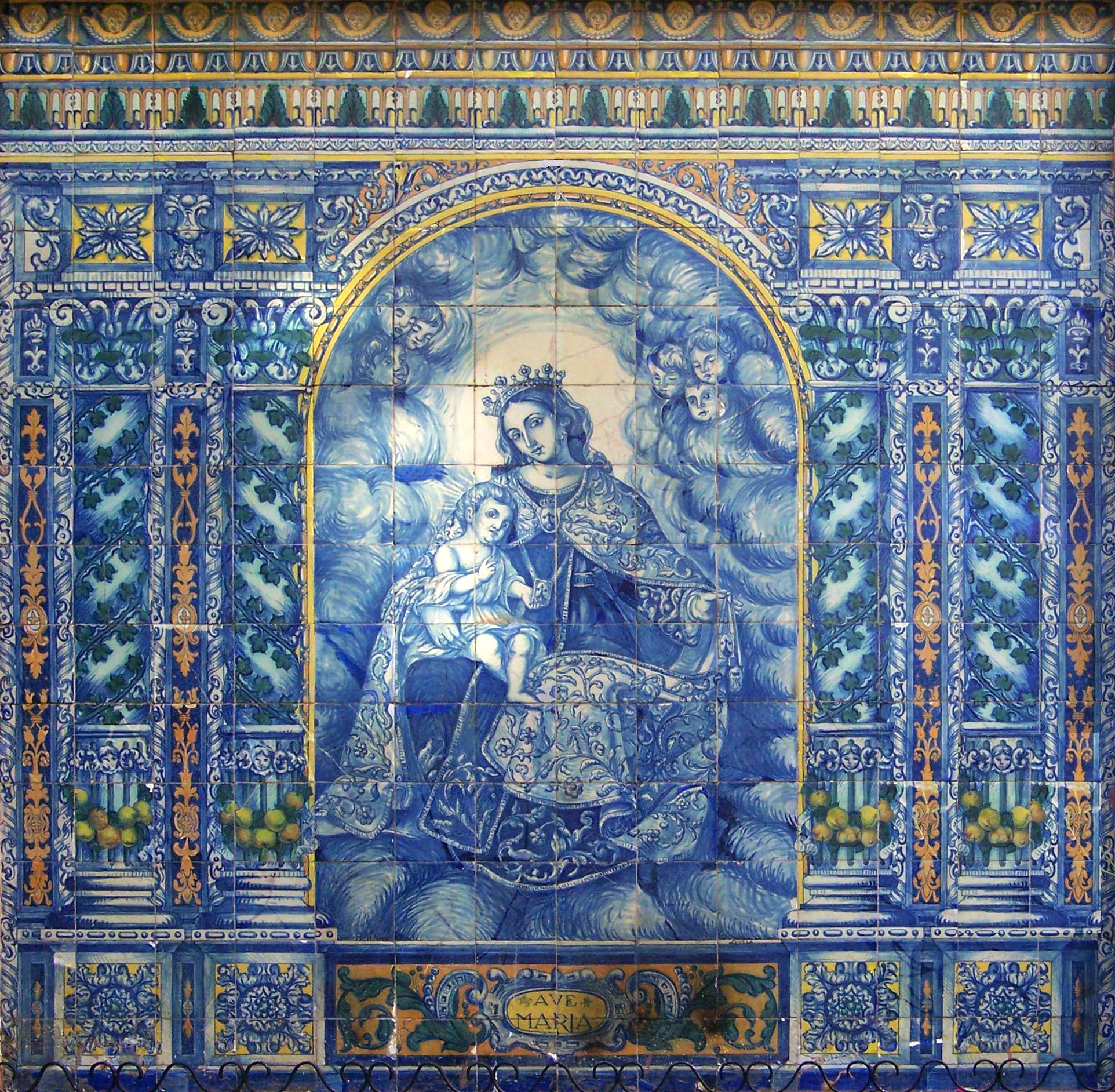 00024. Retablo cerámico con la Virgen del Carmen. Iglesia de San Antonio Abad. Sevilla.