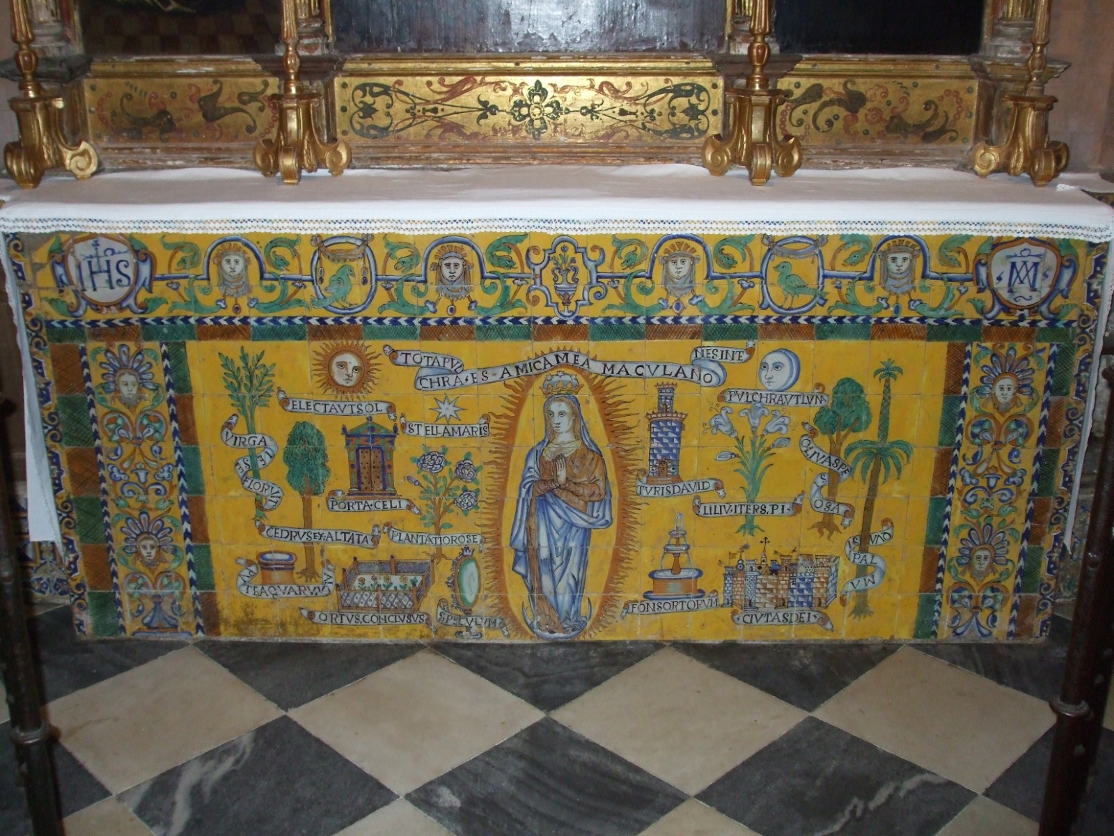 D00065. Artículo. Frontal de altar en capilla lateral de la Iglesia de Santa María de Carmona, (Sevilla)