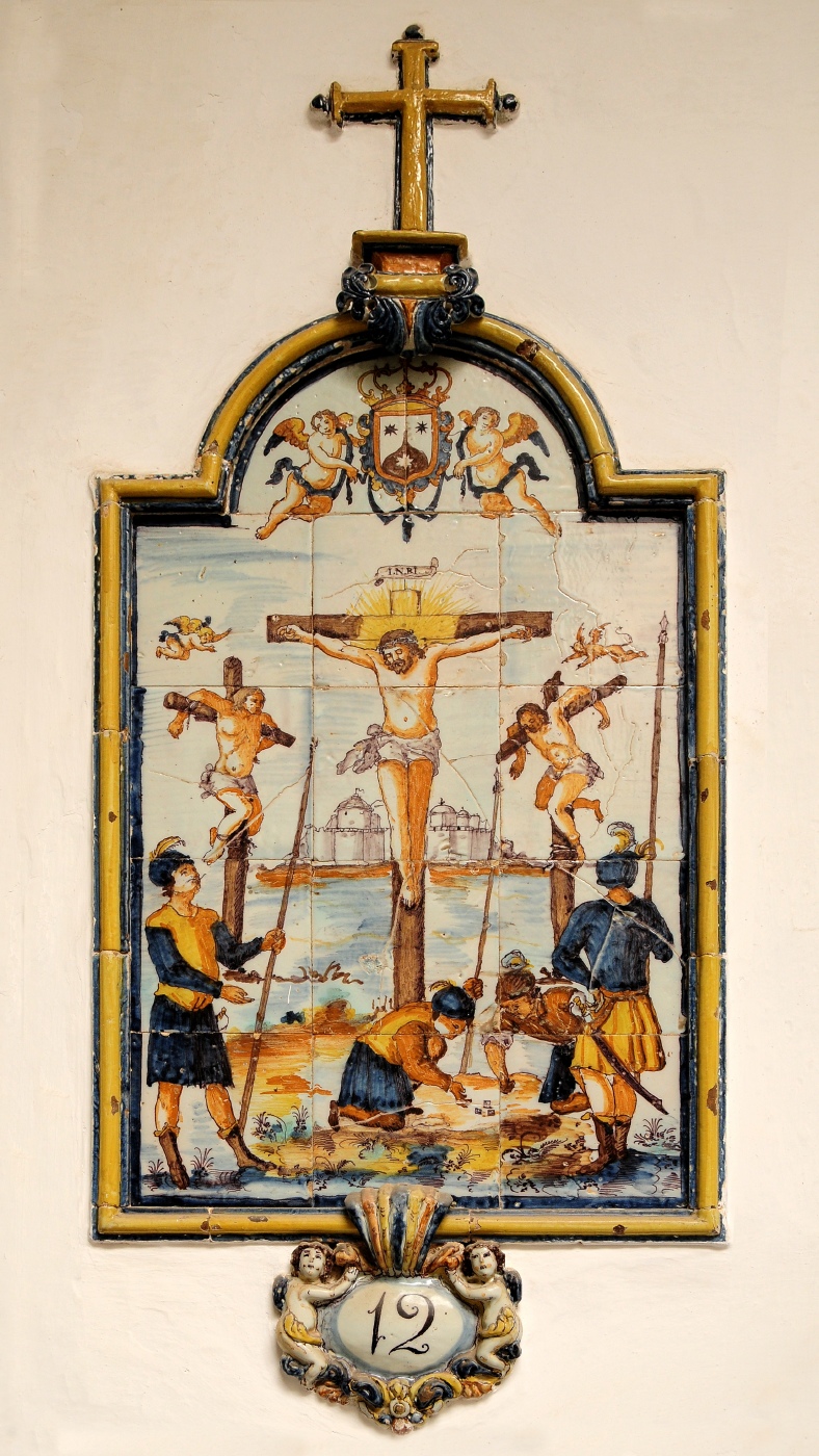 01779. Retablo cerámico. Escena de Vía Crucis. Duodécima estación. Patio principal del Hospital de Mujeres de Nuestra Señora del Carmen. Cádiz