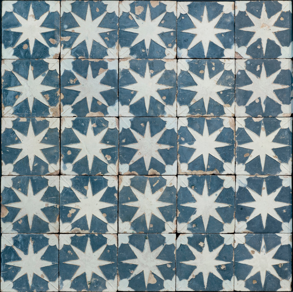 00152. Panel de azulejos para zócalo. Centro Cerámica Triana. Sevilla.