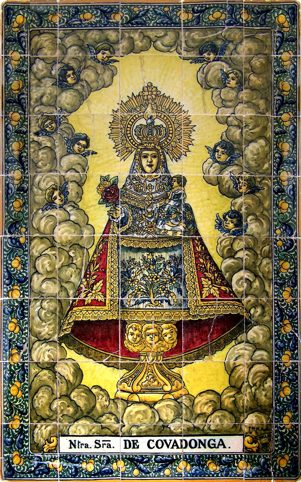 00192. Retablo cerámico. Virgen de Covadonga. Sevilla