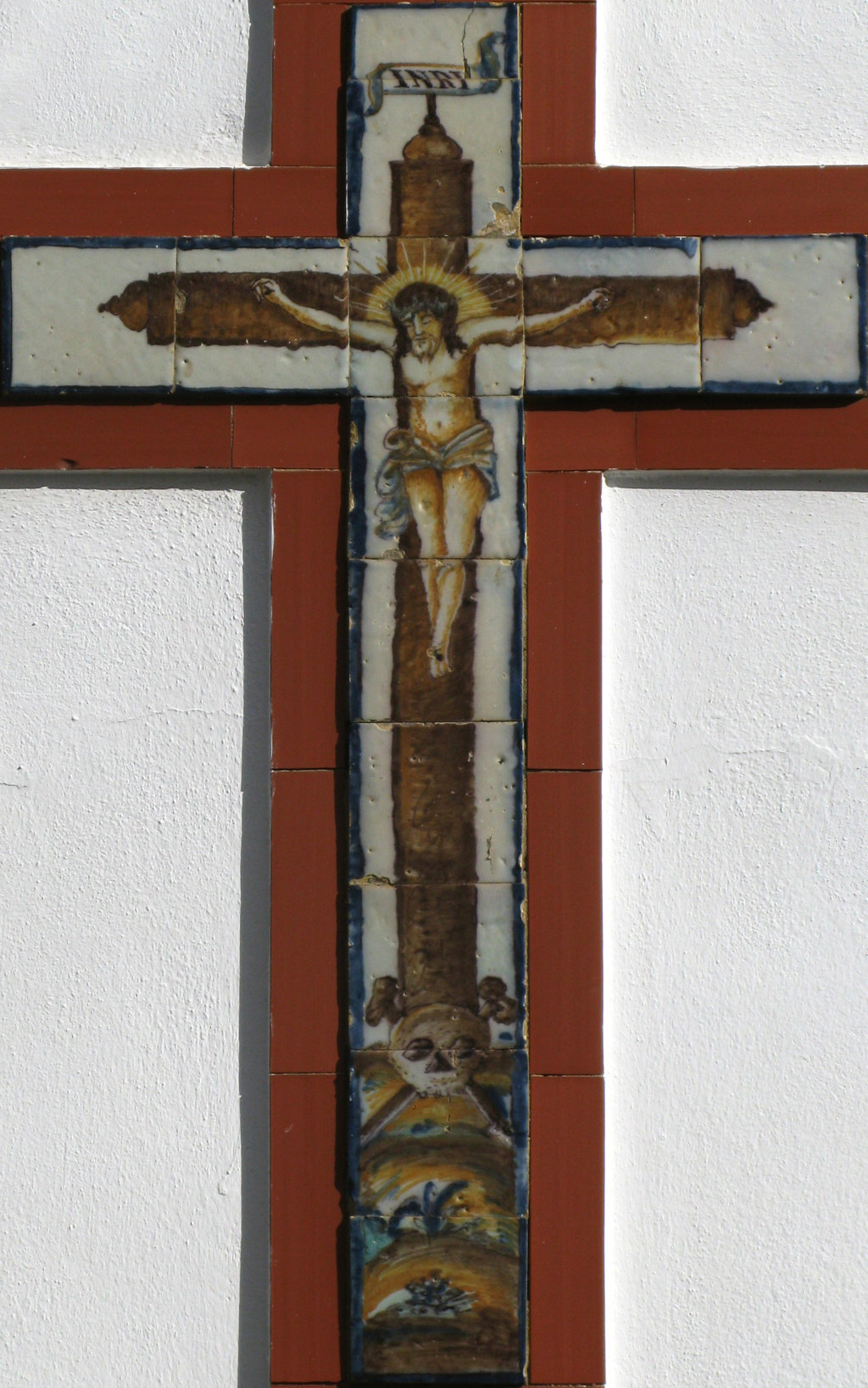 00199. Retablo cerámico. Crucificado. Trigueros. Huelva.