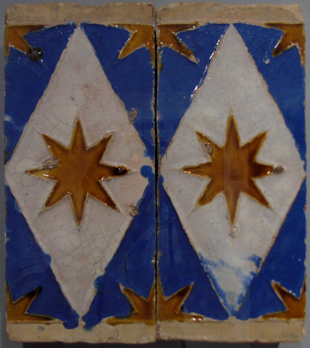 00205. Pareja de azulejos por tabla para techo. Museo de Artes y Costumbres Populares. Sevilla.