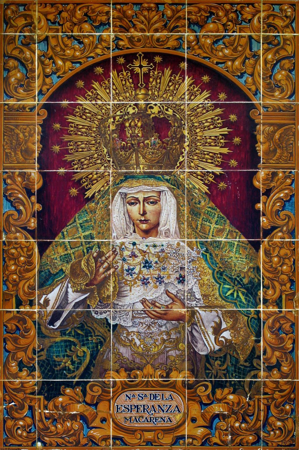 00237. Retablo cerámico. Virgen de la Esperanza Macarena. Fachada de su casa de hermandad. Sevilla.