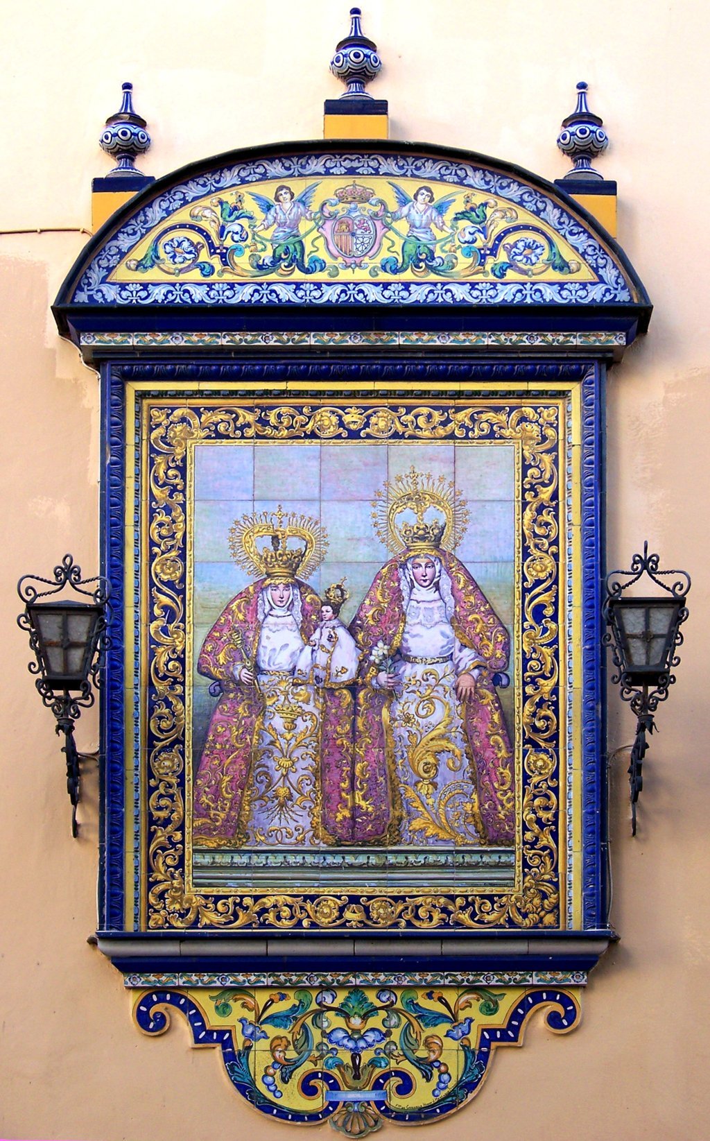 00244. Retablo cerámico. Santa Ana, la Virgen y el Niño. Iglesia de Santa Ana. Sevilla.