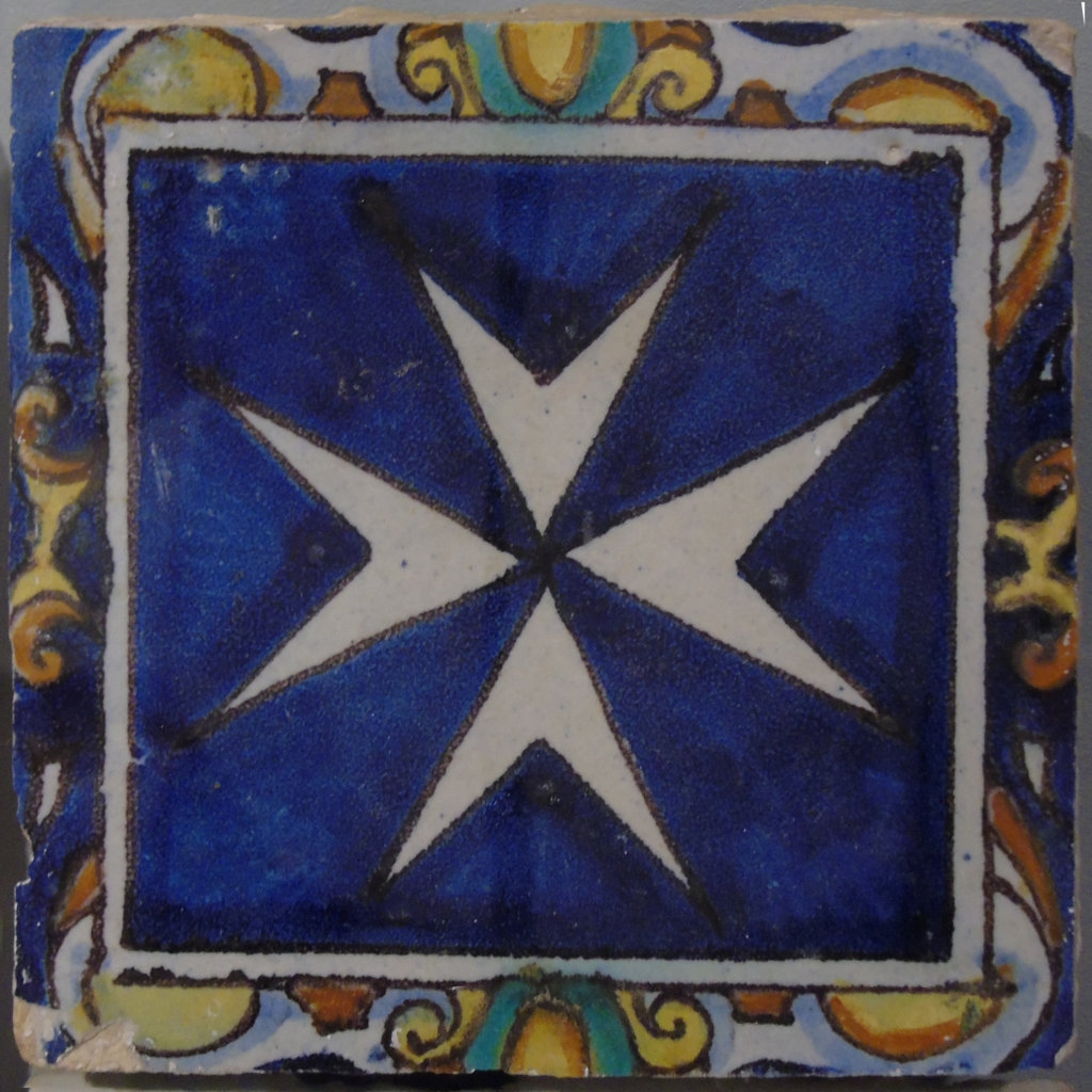 00278. Azulejo con la Cruz de Malta o Cruz de San Juan. Museo de Artes y Costumbres Populares. Sevilla.