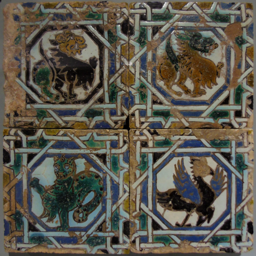 00154. Panel de azulejos para zócalo con animales fantásticos. Museo de Artes y Costumbres Populares. Sevilla.