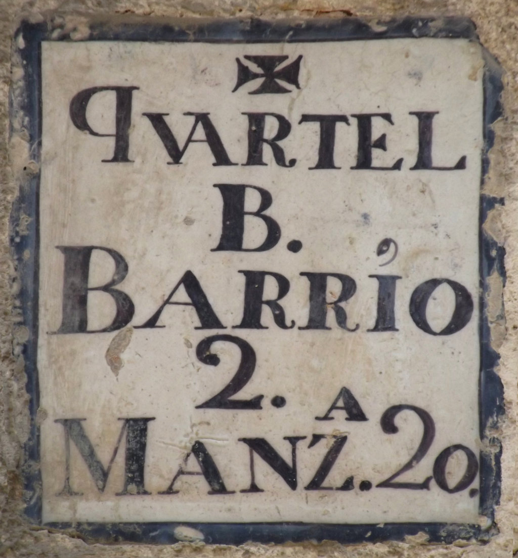 00420. Placa de Olavide. Cuartel-Barrio-Manzana. Fachada de la Casa de los Pinelo. Calle Abades. Sevilla.