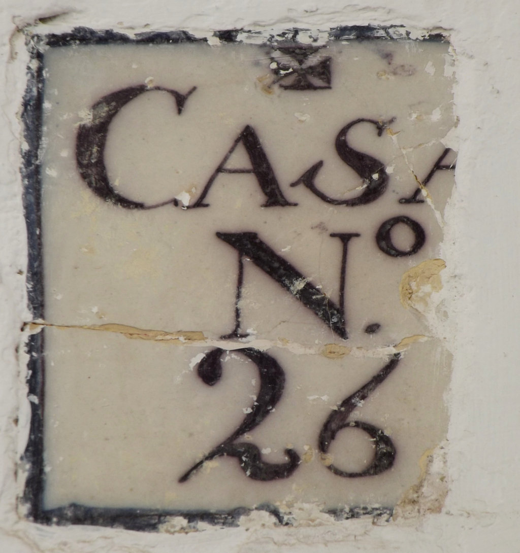 00629. Placa de Olavide. Número de casa. Calle San Isidoro, 12. Sevilla.