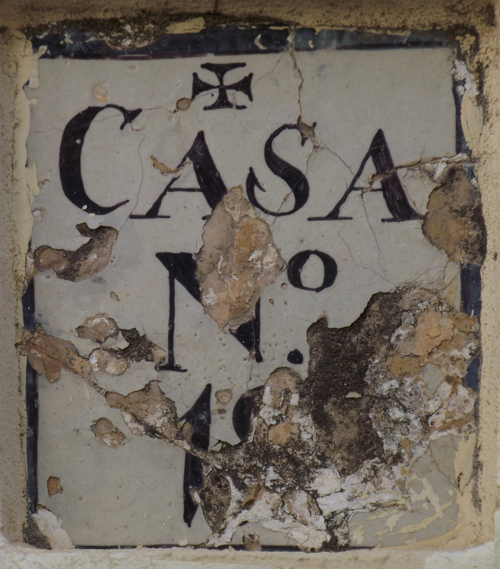 00634. Placa de Olavide. Número de casa. Fachada del Convento de Santa Isabel. Sevilla.