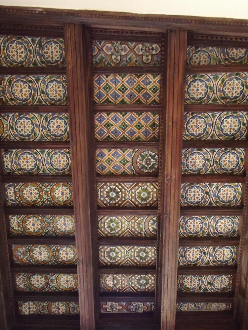 00662. Techo de azulejos por tabla. Claustro de la celda prioral. Antiguo Monasterio de la Cartuja. Sevilla.