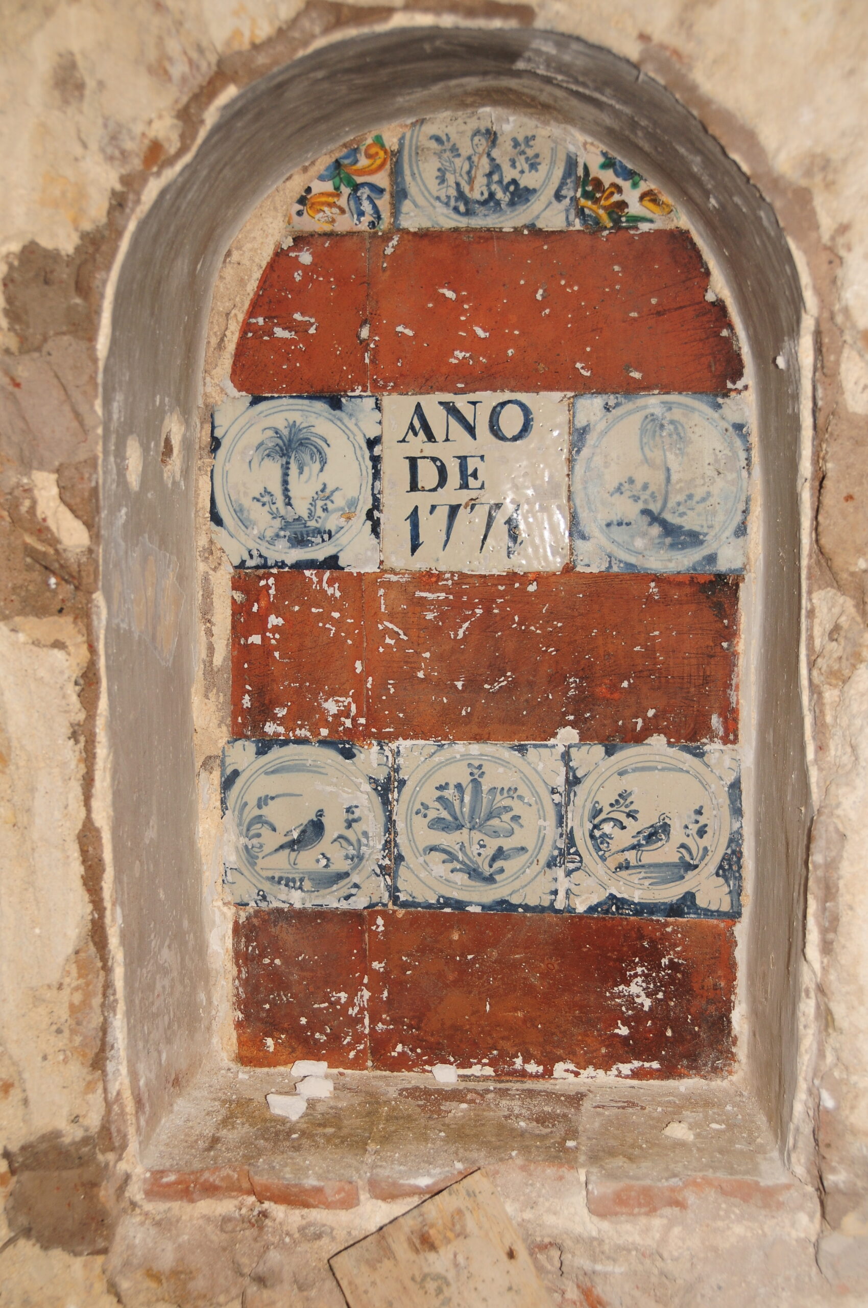 00786. Panel de azulejos de fondo de hornacina. Cádiz