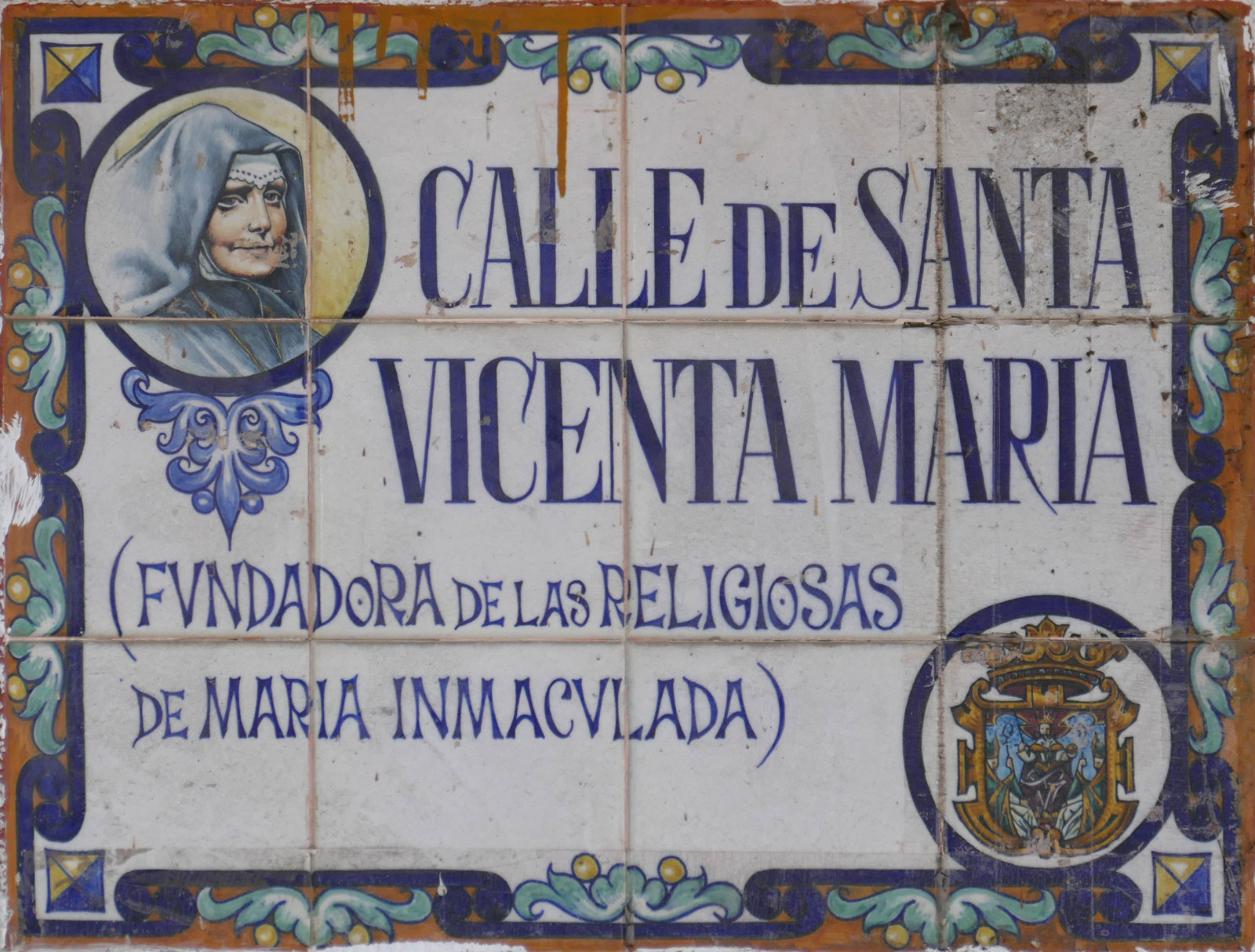 01001. Rótulos de la calle de Santa Vicenta María. Sevilla.