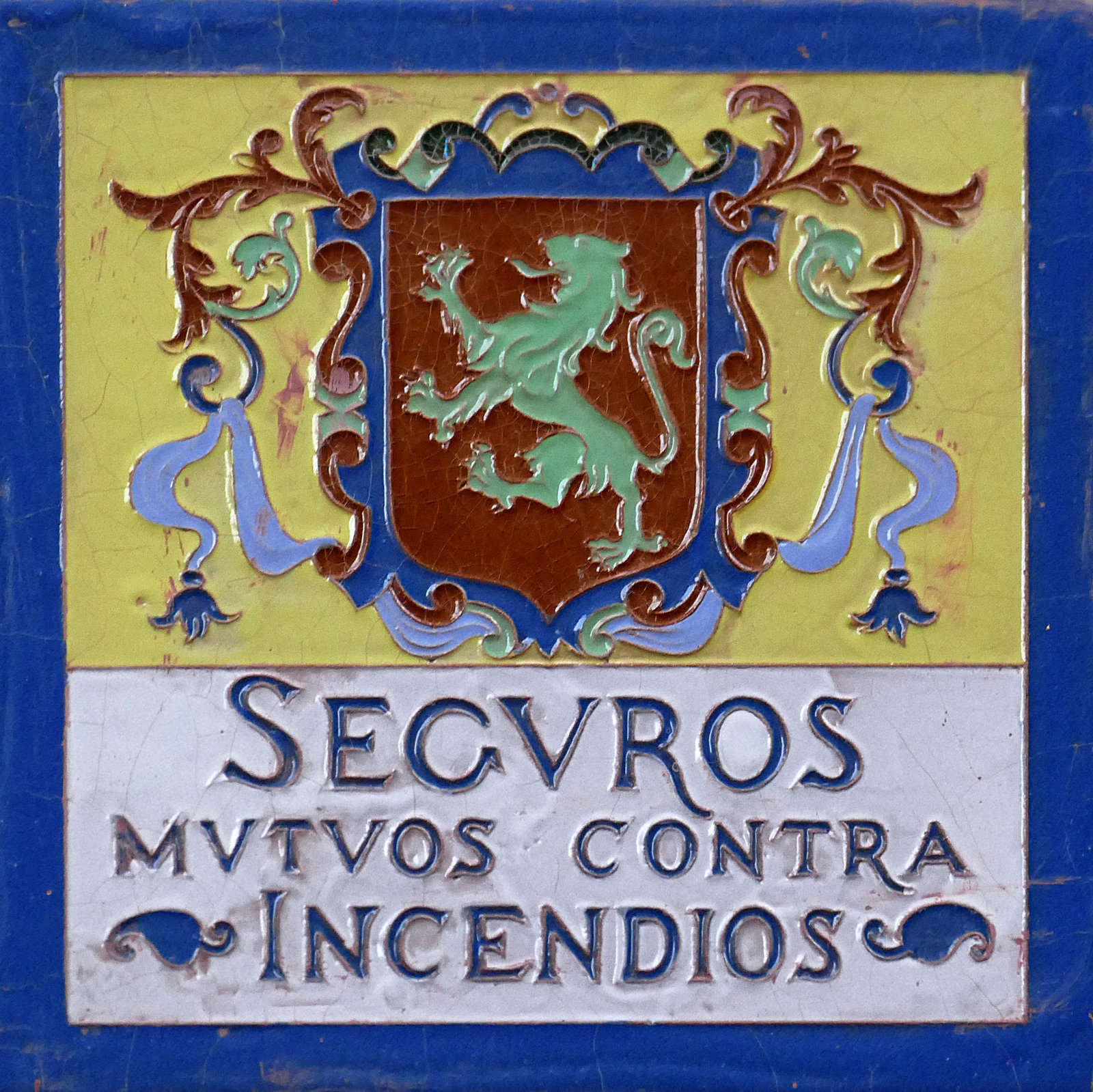 01009. Placa de asegurada de incendios. Sevilla.