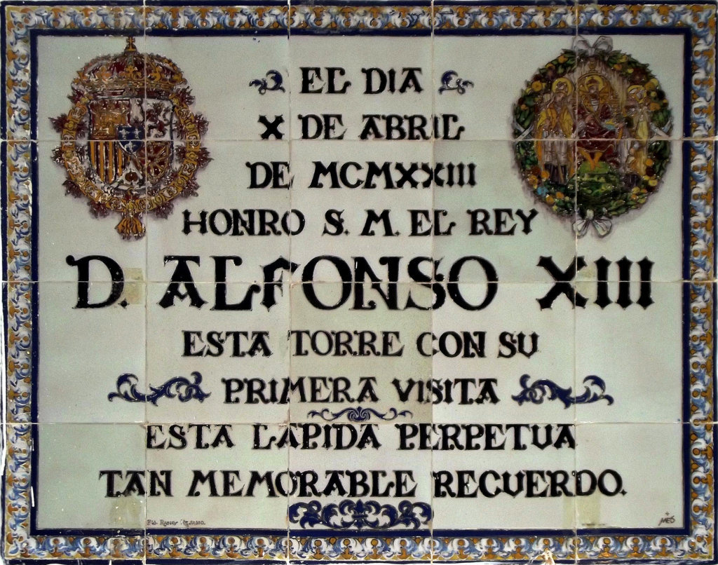 01013. Panel conmemorativo de la visita del rey Alfonso XIII a la Torre del Oro. Sevilla.