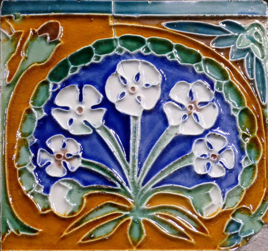 01135. Azulejo de tipo modernista. Museo Zuloaga. Segovia.