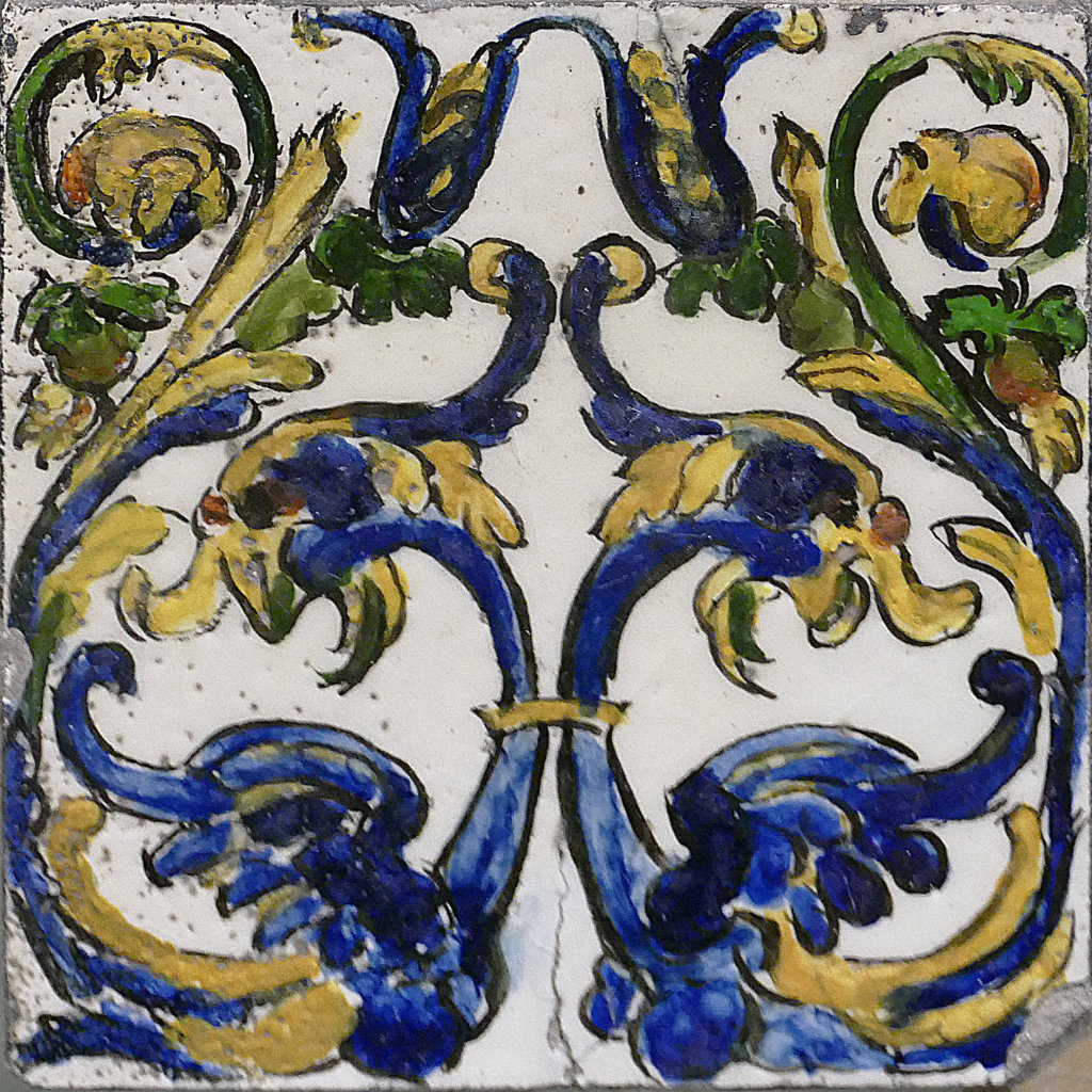 01139. Azulejo con motivo renacentista para orla. Museo Zuloaga. Segovia.