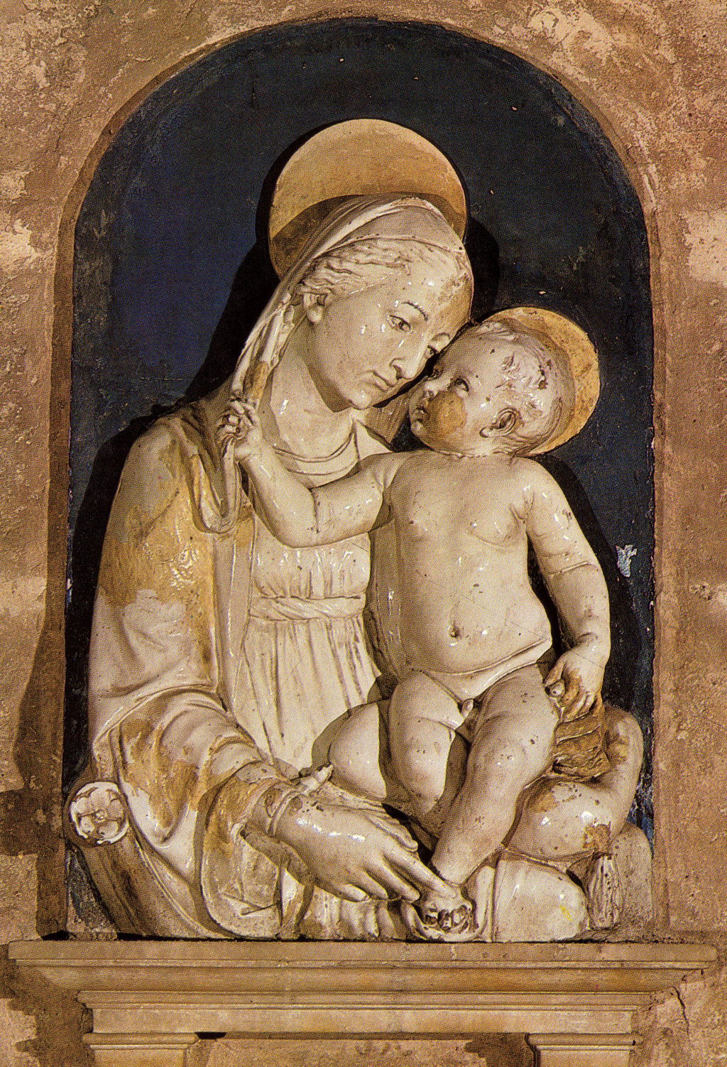 D00084. La Virgen del Cojín. Andrea della Robia. Siglo XV.