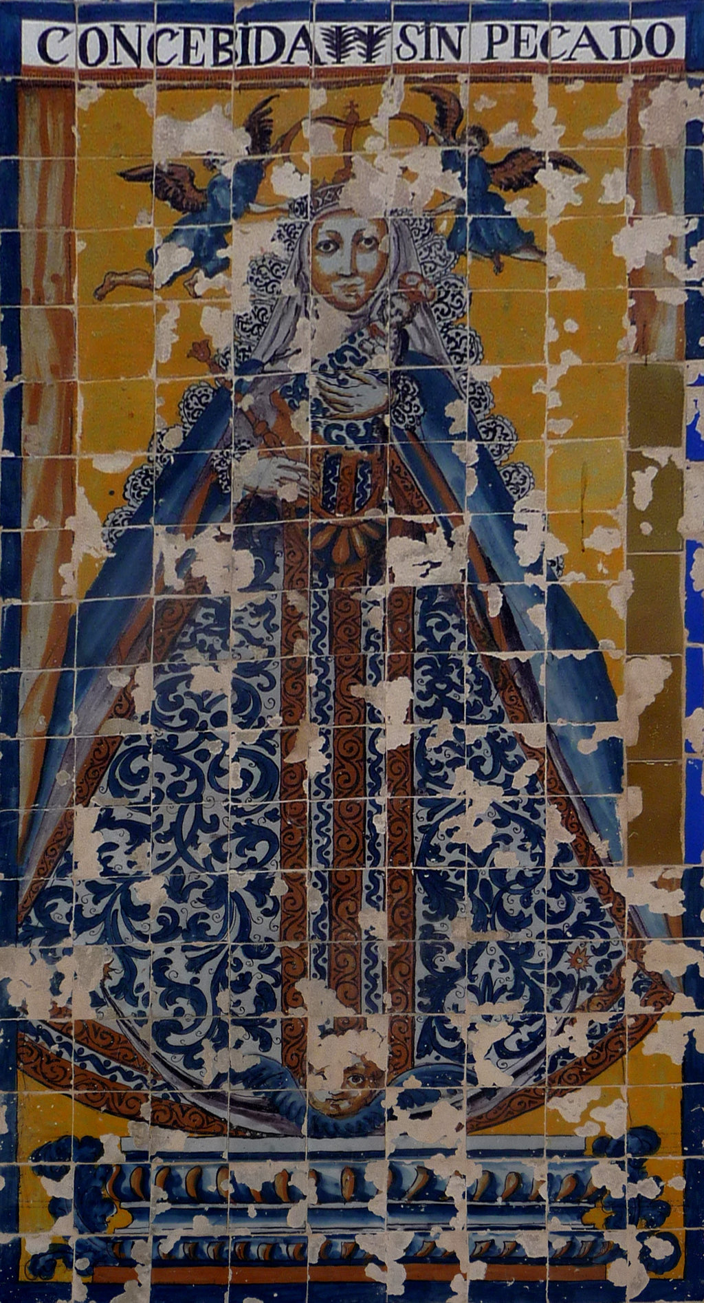 01223. Retablo cerámico. Virgen de Consolación. Chapitel del Santuario de Nuestra Señora de Consolación. Utrera. Sevilla.