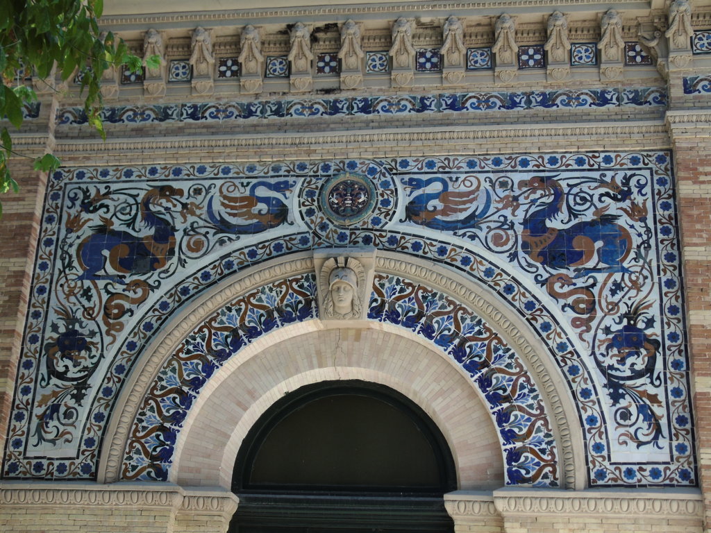 01268. Decoración cerámica. Fachada del Palacio de Velázquez. Madrid.