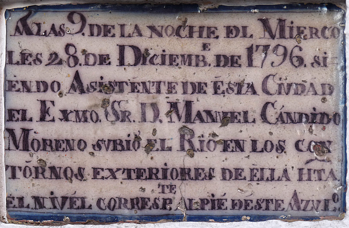 01276. Azulejo indicador de nivel del agua alcanzado en riadas. Sevilla.