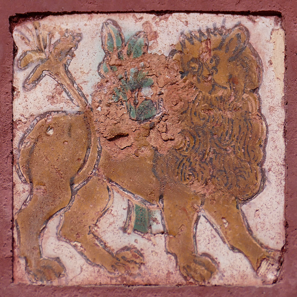 01381. Azulejo con león. Sevilla.