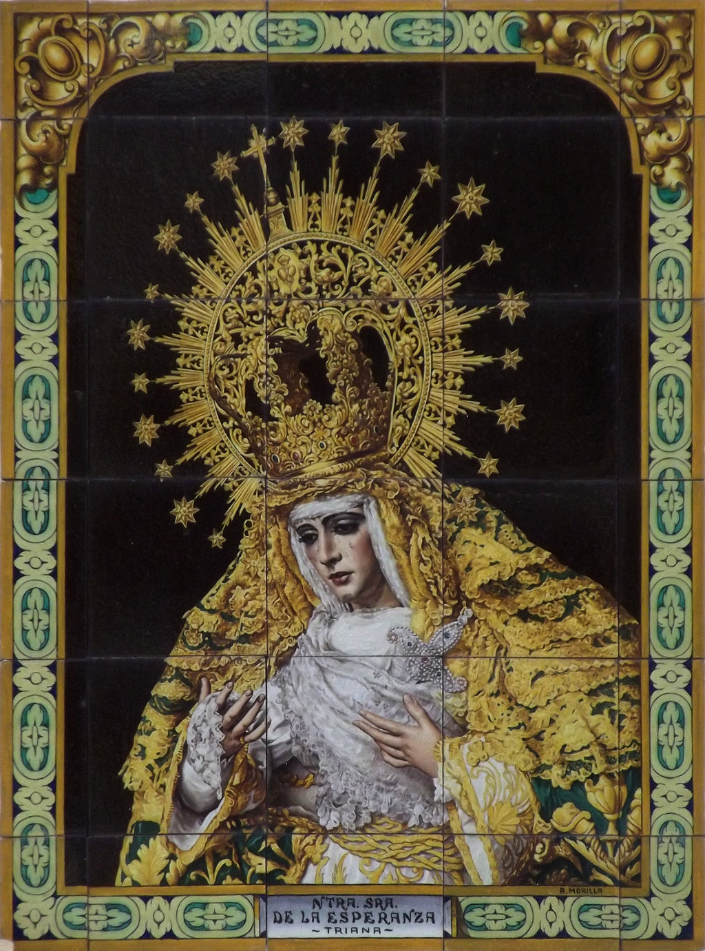01440. Retablo cerámico. Virgen de la Esperanza de Triana. Sevilla.