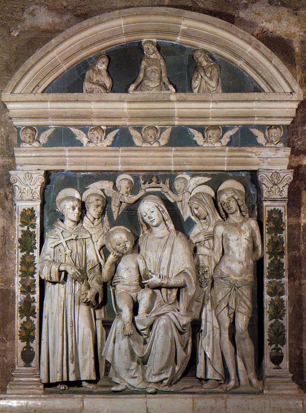 01445. Retablo cerámico. Virgen de la Granada. Catedral. Sevilla.