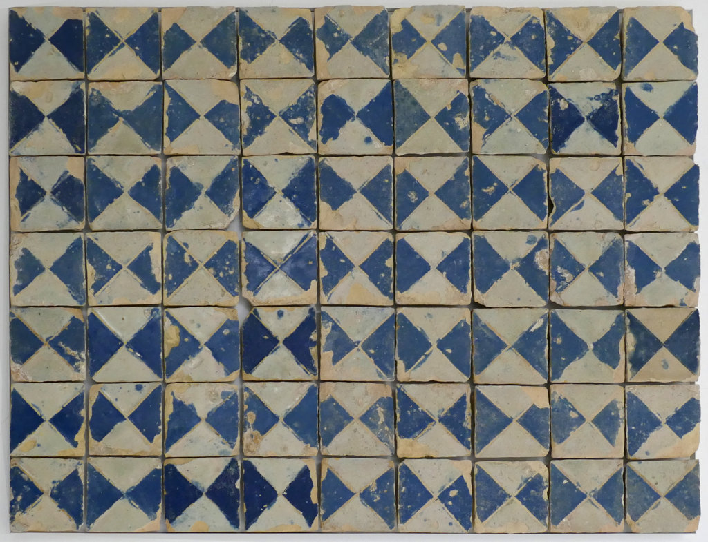 01521. Panel de olambrillas para pavimento. Museo Berardo Estremoz. Estremoz. Portugal.