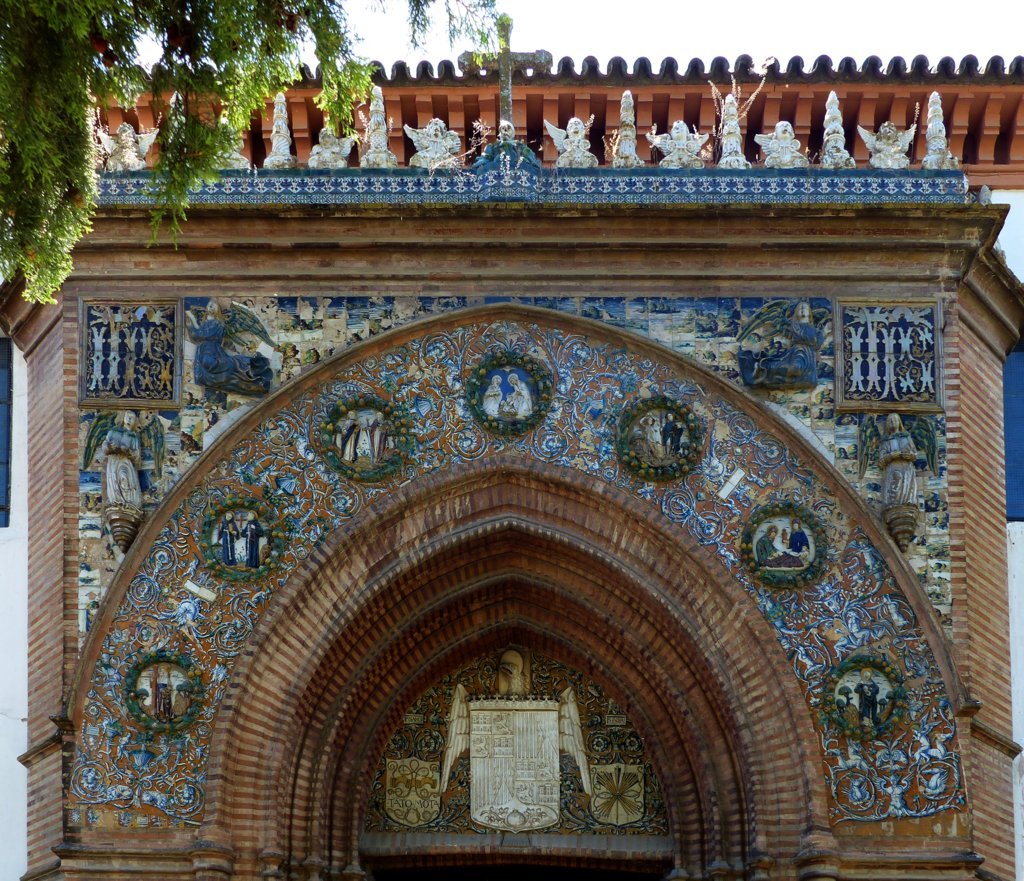 01620. Portada de la iglesia del convento de Santa Paula. Tondos de la arquivolta. Sevilla.