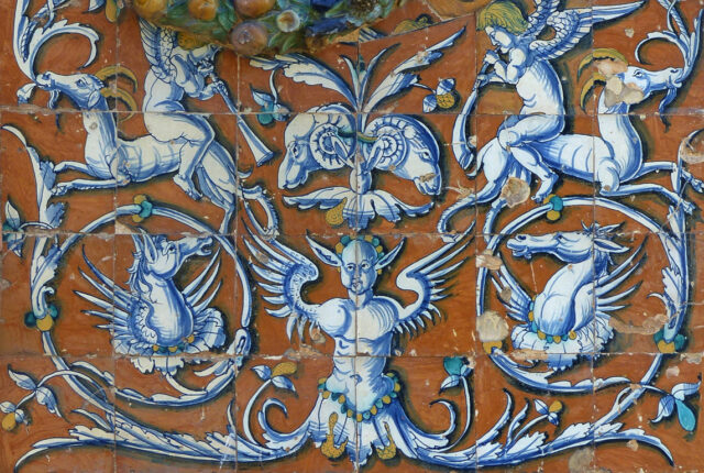 01621. Portada de la iglesia del convento de Santa Paula. Grutescos en la arquivolta. Sevilla.