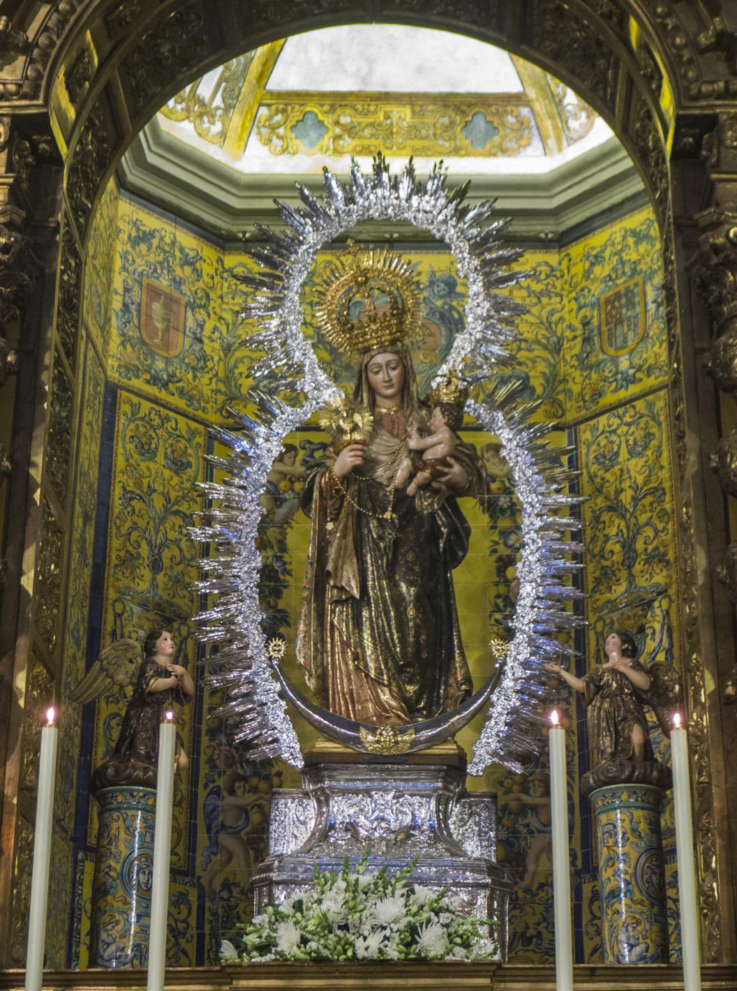 01847. Zócalo-paramento. Camarín de la Virgen del Amparo. Iglesia de la Magdalena. Sevilla.