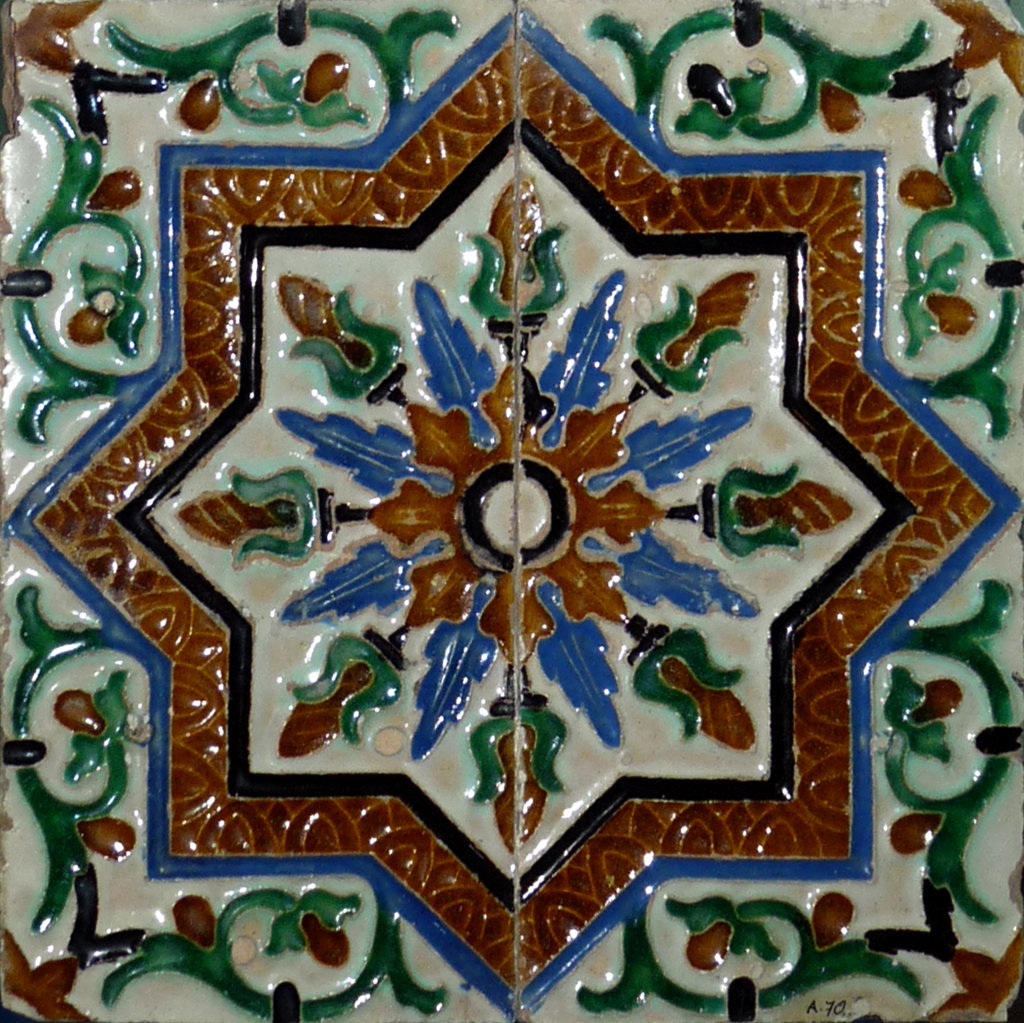 01855. Par de azulejos. Exposición permanente de cerámica. Real Alcázar. Sevilla.