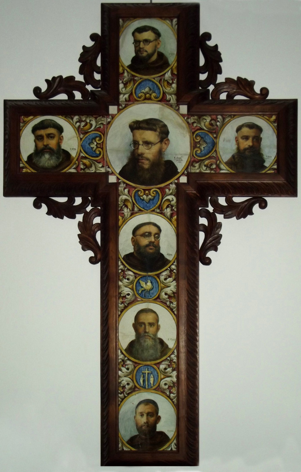 01922. Cruz de los beatos mártires capuchinos de Antequera. Convento de Capuchinos. Sevilla.