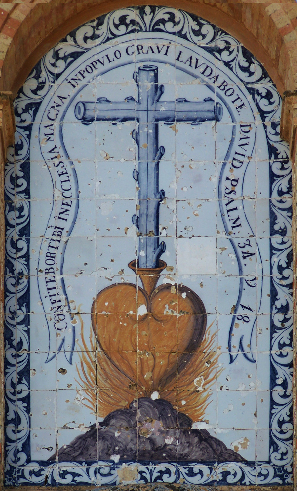 01963. Panel con heráldica de la Santa Caridad. Carmona. Sevilla.