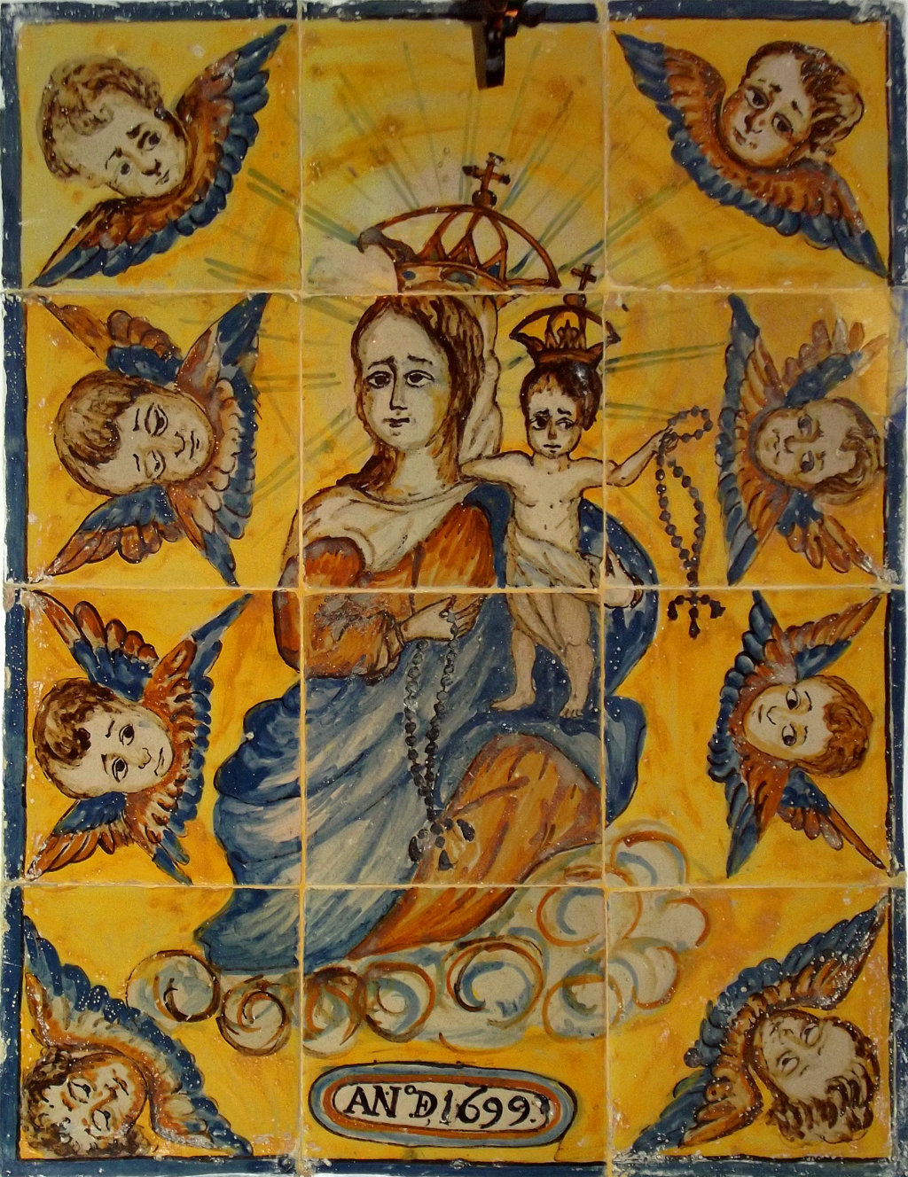 01995. Retablo cerámico. Virgen del Rosario. Benacazón. Sevilla.