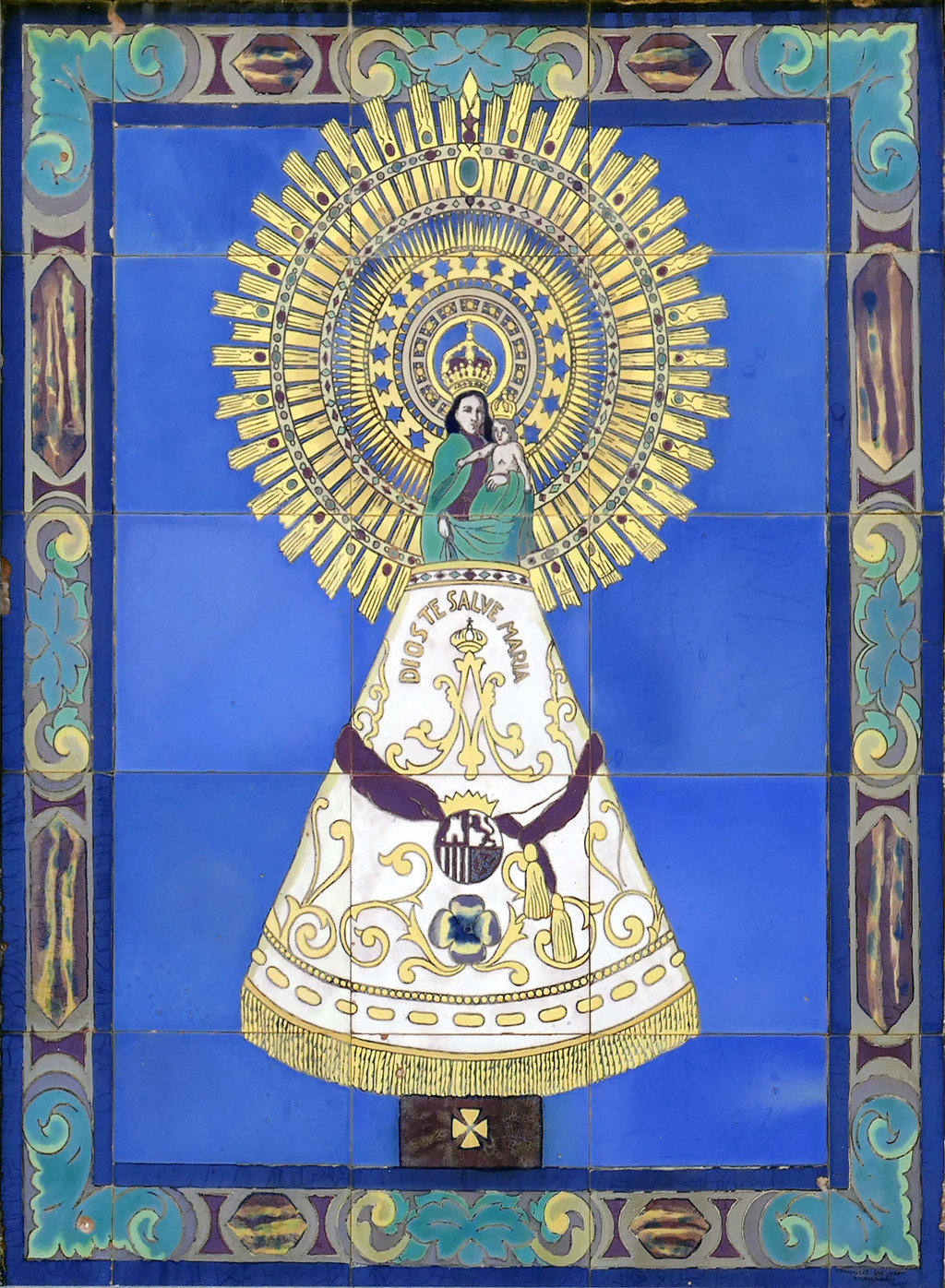 02526. Retablo cerámico y panel epigráfico. Virgen del Pilar. El Fargue. Granada.