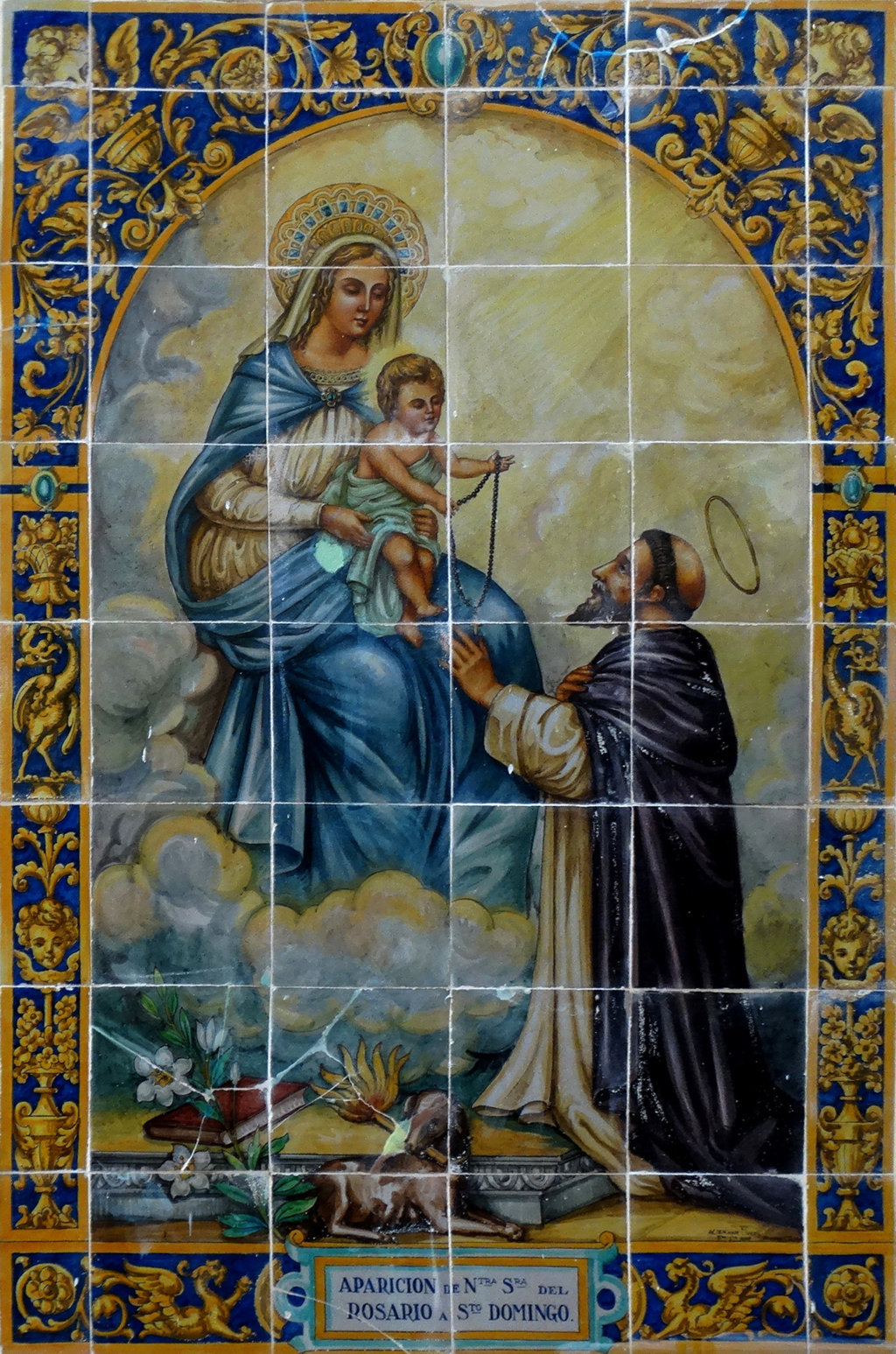 02542. Retablo cerámico. Virgen del Rosario y Santo Domingo. Iglesia de Santo Domingo. Osuna. Sevilla.