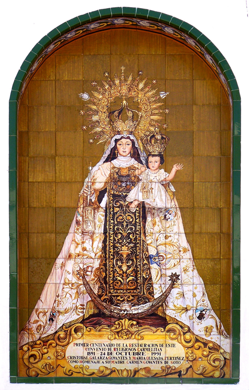 02550. Retablo cerámico. Virgen del Carmen. Convento del Carmen. Osuna. Sevilla.