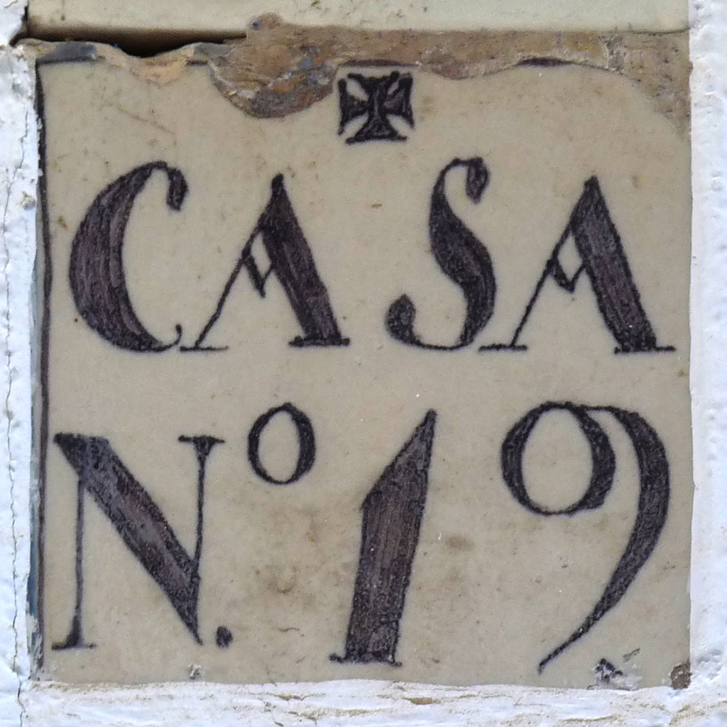 02654. Placa de Olavide. Número de casa. Calle Levíes. Sevilla.