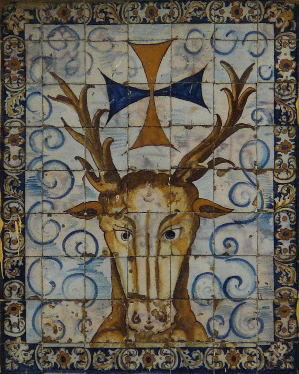 02660. Panel con heráldica trinitaria. Basílica Santuario de María Auxiliadora. Sevilla.
