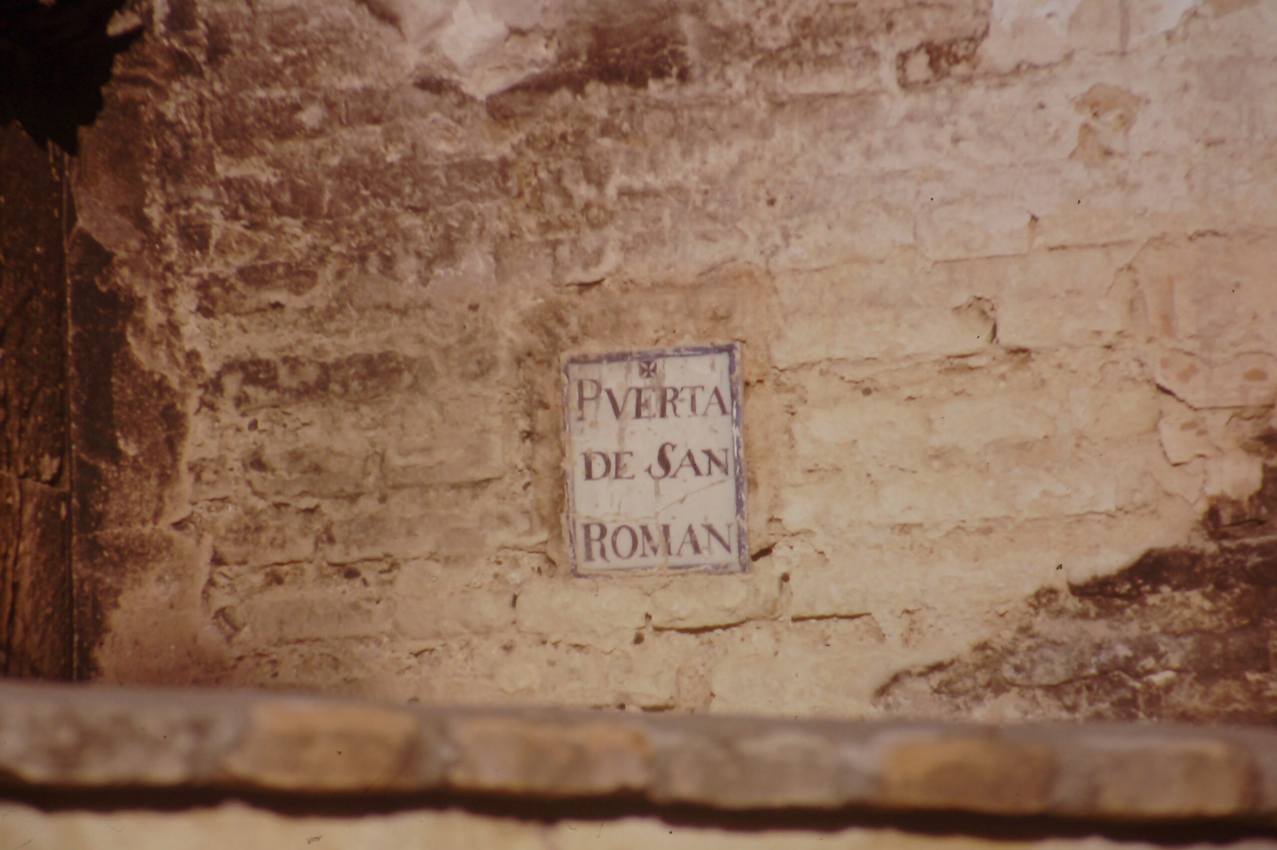 02741. Placa de Olavide. Enclave. Puerta de San Román. Fachada de la iglesia de San Román. (Desaparecida).