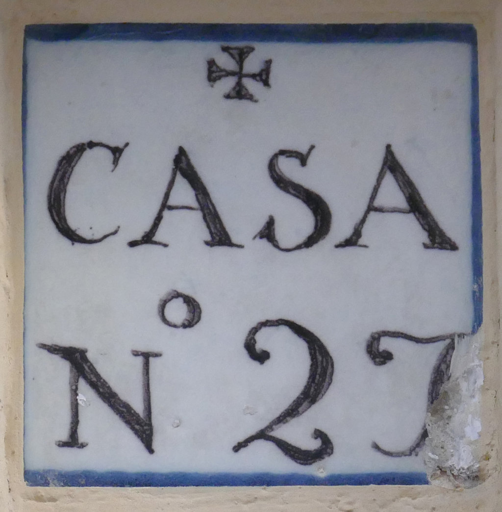 02762. Placa de Olavide. Número de casa. Calle Martínez Montañés, 23. Sevilla.