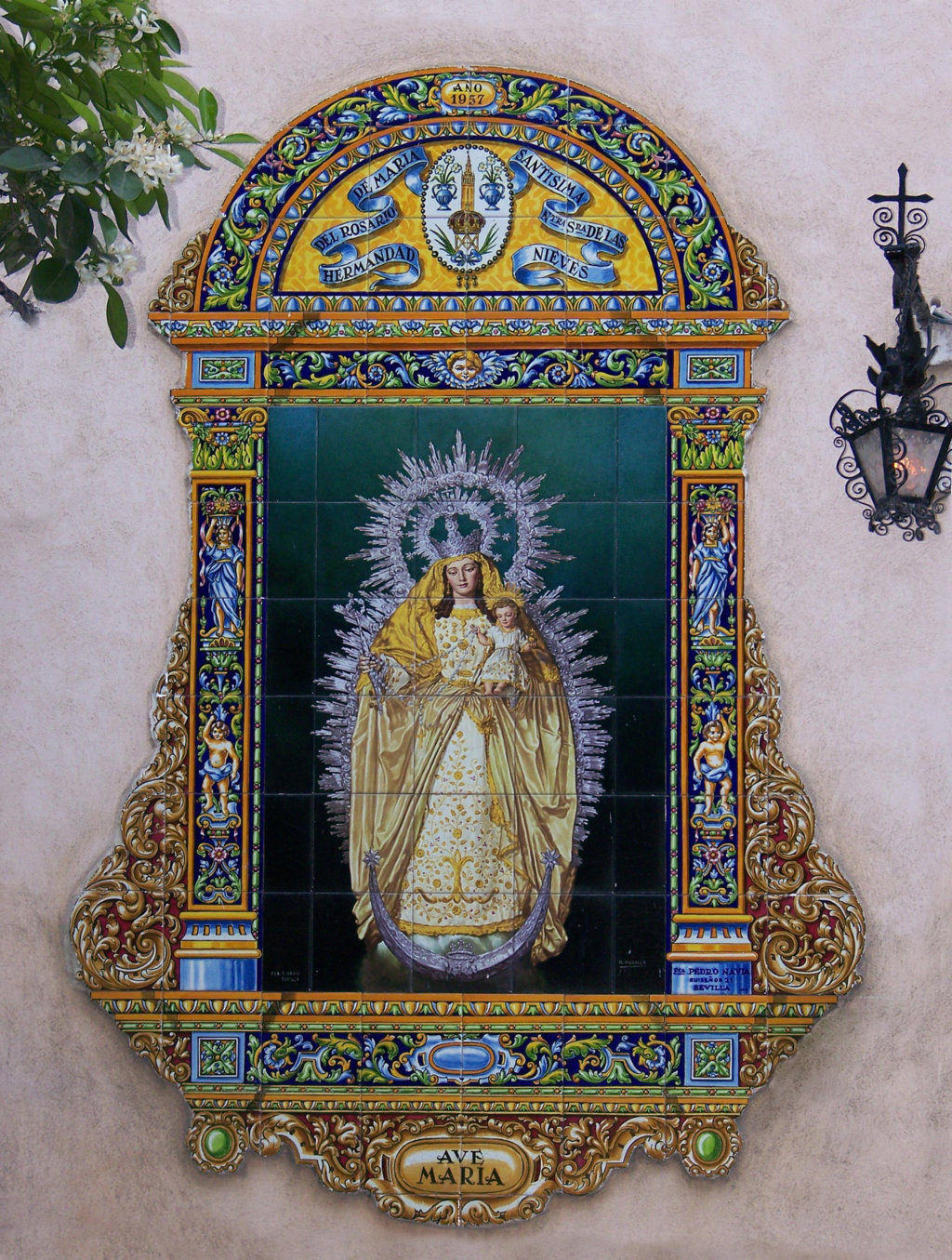 02784. Retablo cerámico. Virgen de las Nieves. Iglesia de Santa María la Blanca. Sevilla.