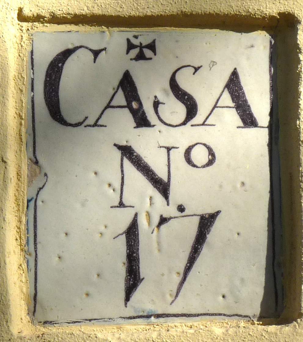02791. Placa de Olavide. Número de casa. Casa número 3 de la calle San Fernando. Sevilla.