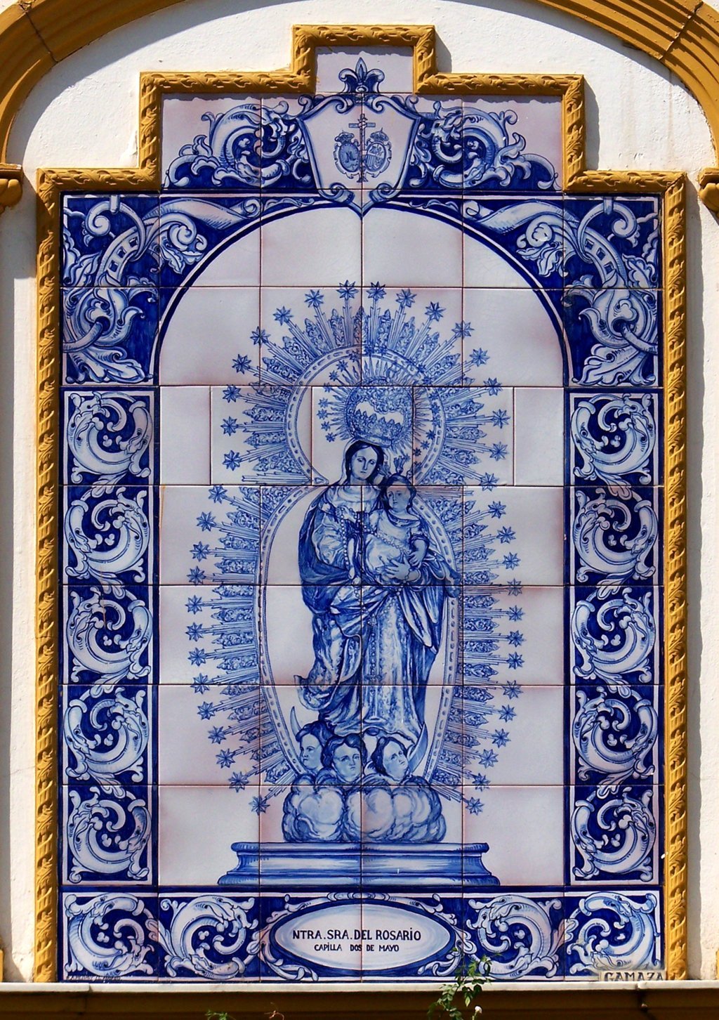 03043. Retablo cerámico. Virgen del Rosario. Sevilla.
