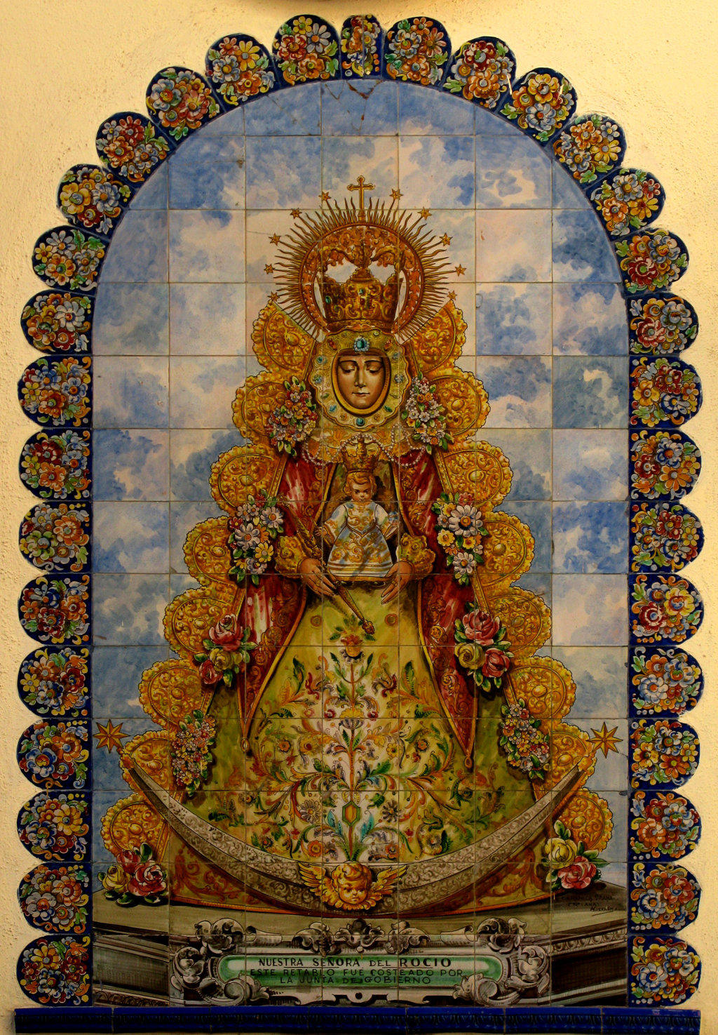 03140. Retablo cerámico. Virgen del Rocío. Sevilla.
