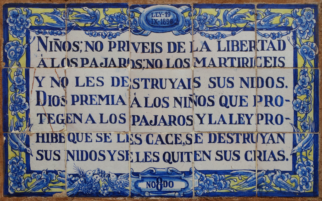 03155. Panel epigráfico alusivo a la protección de los pájaros. Colegio San Isidoro. Sevilla.