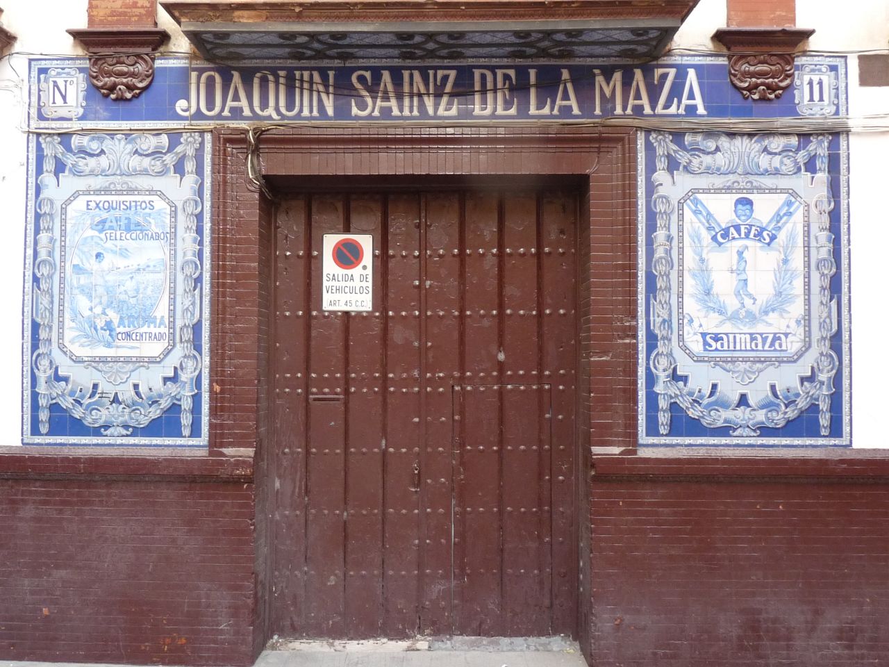 D00240. Intervención de Restauración sobre los paneles cerámicos publicitarios de la Casa Saimaza en Sevilla